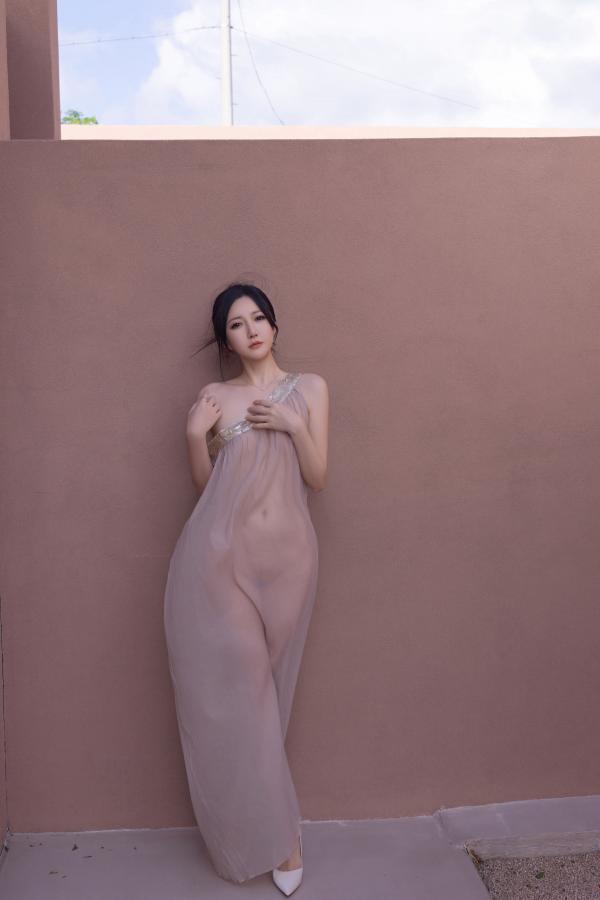 鱼子酱 抹胸女人写真